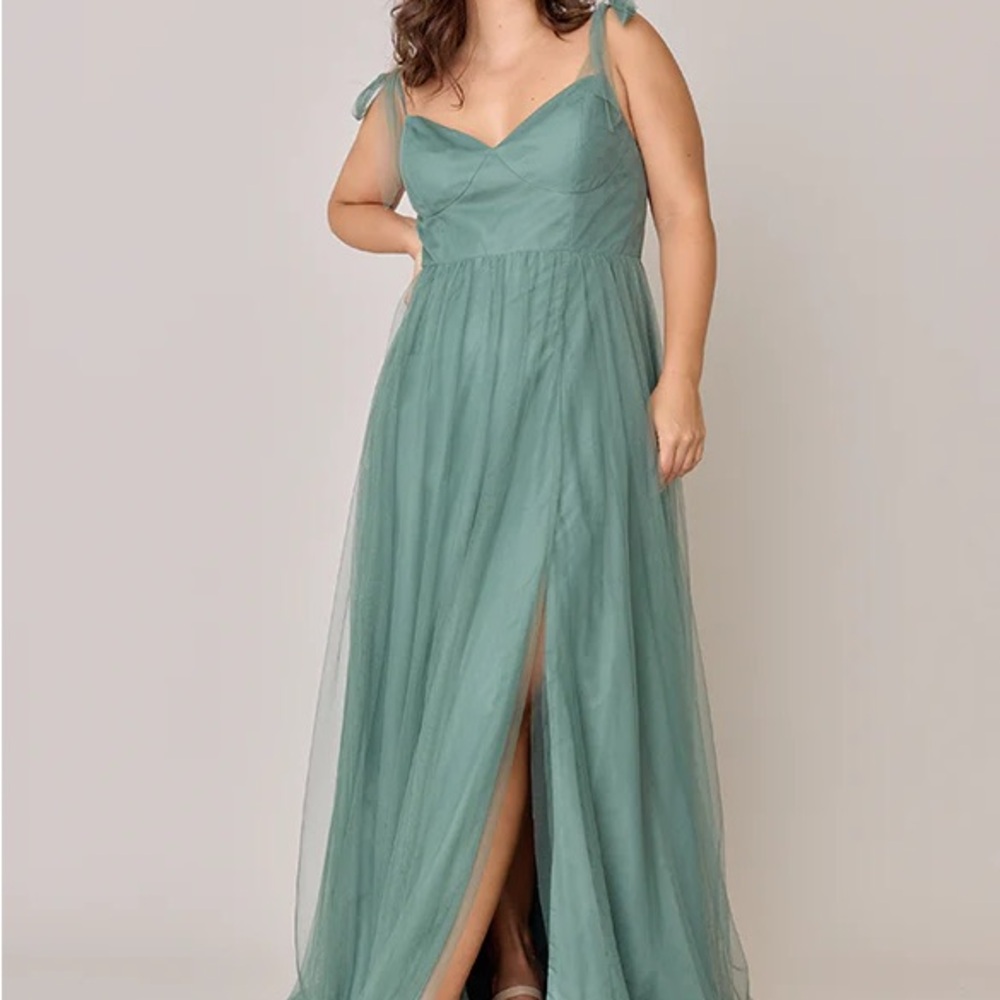 Elegant Green Maxi Dress